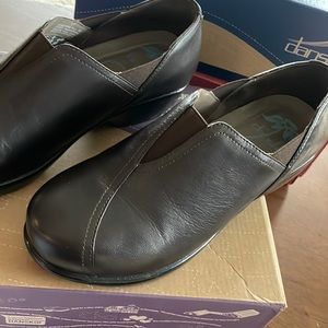 Dansko brown shoes size 39. Like new without box but never worn